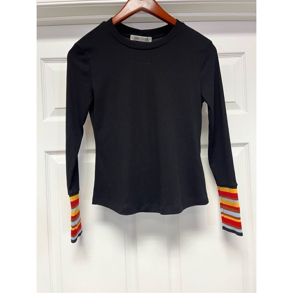 Sunday Stevens Black Rubbed Rainbow Sleeve Top sz M EUC